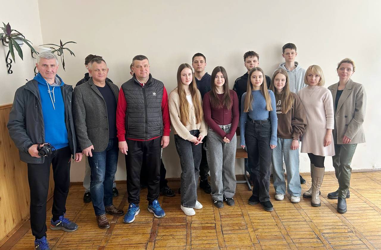  Учасники профорієнтаційної зустрічі.jpg